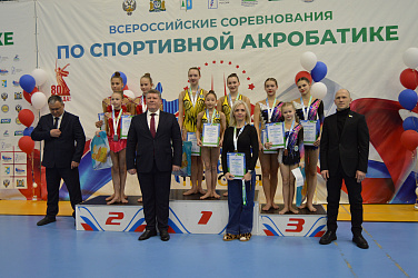  Медали у наших акробатов